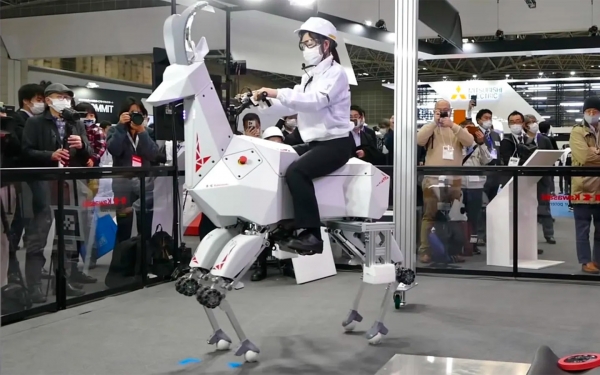 
            Kawasaki показала роботизированного козла. На нем можно кататься
        