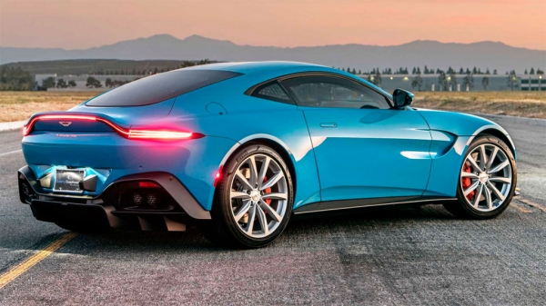 
            В США выпустили бронированный Aston Martin с электрошокерами в дверях
        