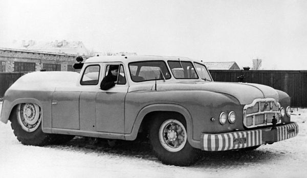
            Седан-тягач и свинцовый КрАЗ: пять необычных советских машин
        
