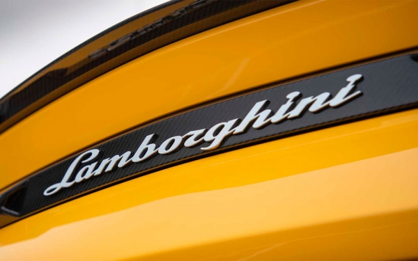 
            Lamborghini вслед за Ferrari остановила деятельность в России
        