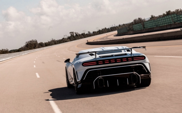 
            Bugatti начала выпуск 1600-сильного гиперкара стоимостью 8 млн евро
        