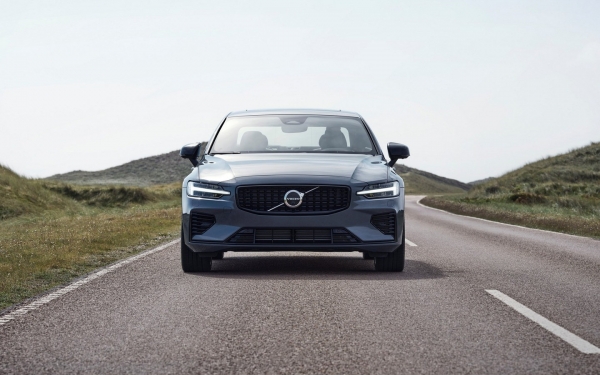 
            Volvo обновила седан S60 и универсал V60
        
