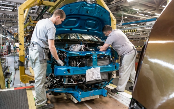 
            Renault приостановила работу в России. Что будет с заводом и АвтоВАЗом
        