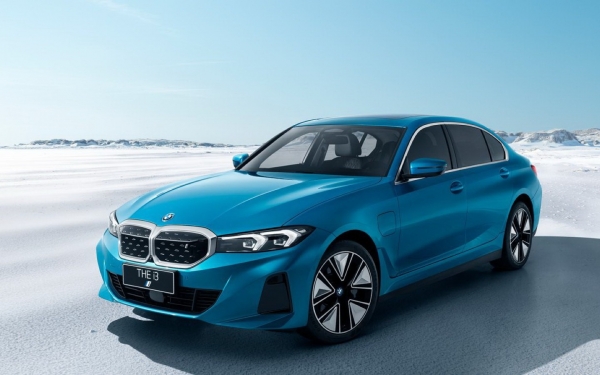 
            BMW показала электрический седан i3
        