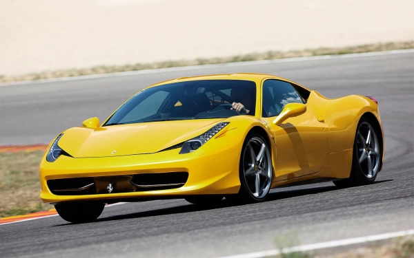 
            Ferrari отправит в ремонт 2 тыс. спорткаров из-за проблем с тормозом
        