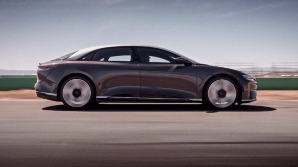 
            Конкурент Tesla выпустил 1065-сильный электрокар стоимостью $179 тыс.
        
