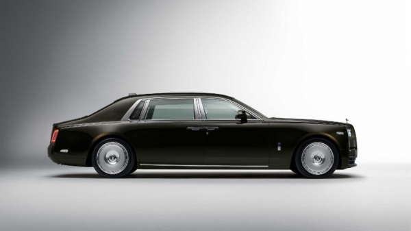 
            Rolls-Royce Phantom обновился и получил элементы дизайна из 1920-х годов
        