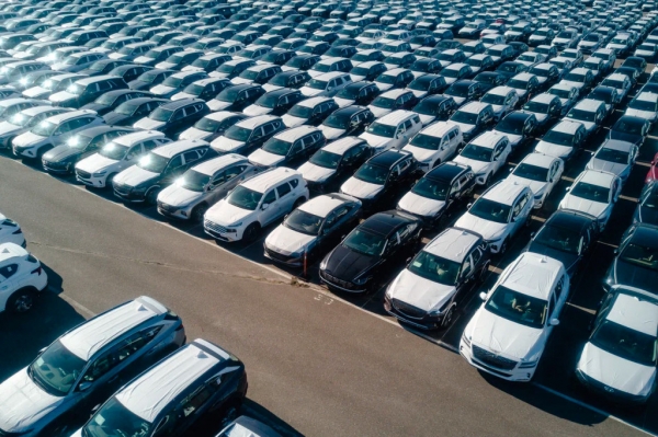 
            Тысячи новых Kia, Hyundai, Haval и Geely обнаружены на складах в России
        