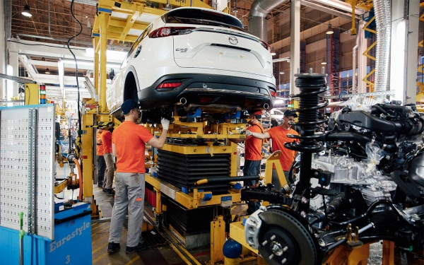 
            Производство легковых машин в России упало на 96,7%
        
