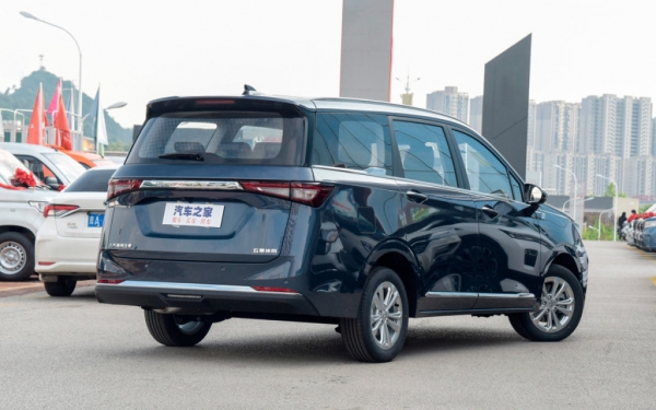 
            В Китае начались продажи большого авто, который дешевле упрощенной Lada
        