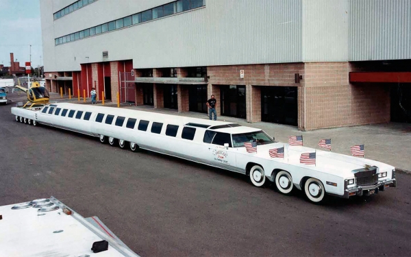 
            Самый длинный легковой автомобиль в мире: длина, фото, что интересного
        