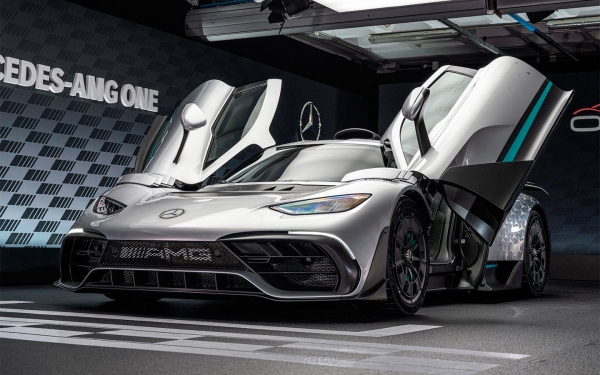 
            Mercedes представил суперкар AMG ONE: 1063 л.с. и сразу 5 двигателей
        