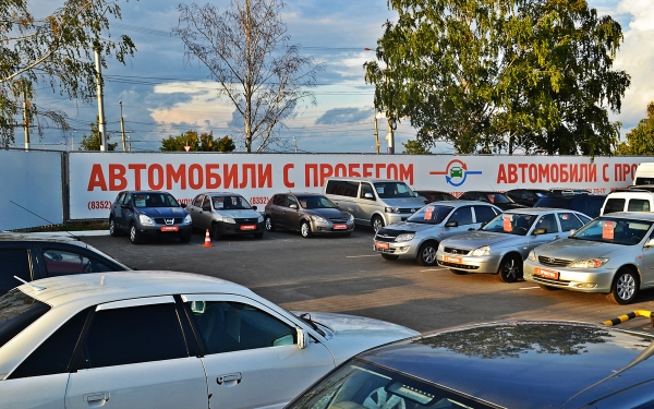 
            Продажи подержанных автомобилей в России рухнули на треть
        