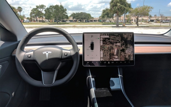 
            Tesla начала брать деньги с водителей за использование навигатора
        
