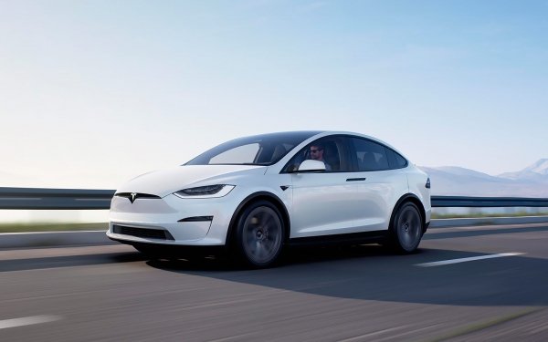 
            Автомобили Tesla будут сами объезжать выбоины на дороге
        