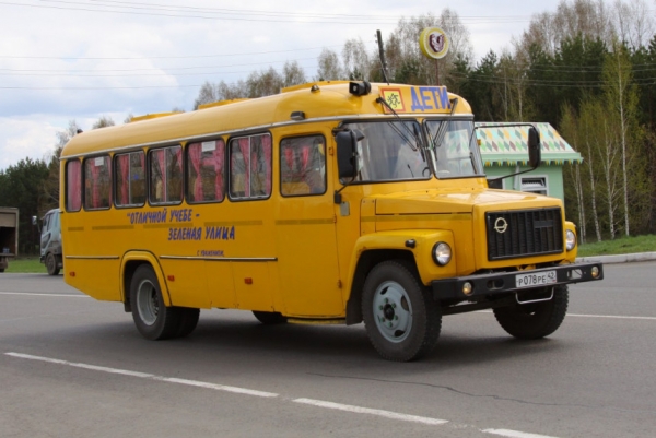 С табличкой «Дети»: как обстоят дела в России со школьными автобусами?