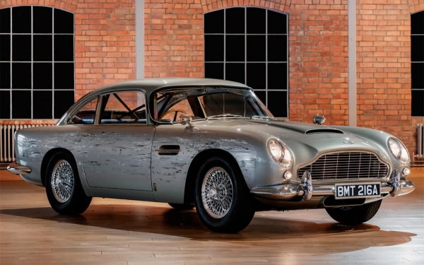 
            Разбитый Aston Martin Джеймса Бонда продали за $3,2 млн
        
