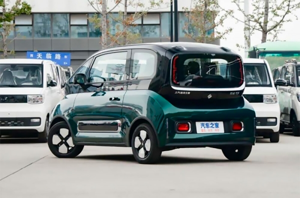 
            В Китае представили футуристичный ситикар по цене упрощенной Lada
        