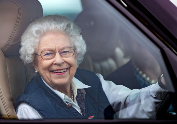
            Как поменялся автомобильный мир при королеве Великобритании Елизавете II
        