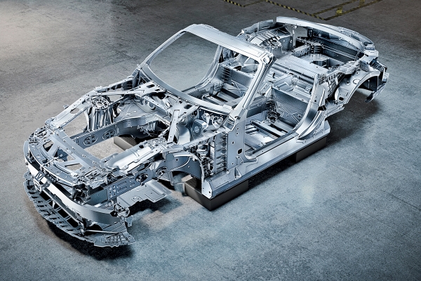 За 300 — и без крыши! Новейший Mercedes-AMG SL 63 на полигоне и не только
