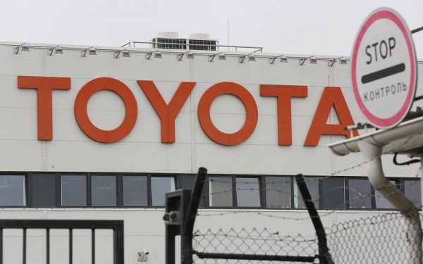 
            Toyota начала увольнение сотрудников завода в России
        