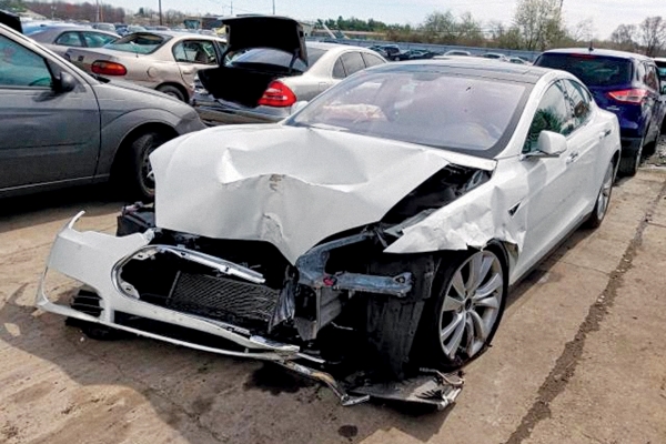 Краш-тест восстановленной после аварии Tеслы Model S — есть запас прочности?