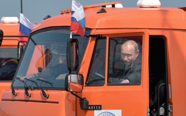 
            В Кремле сообщили о поездках Путина за рулем
        