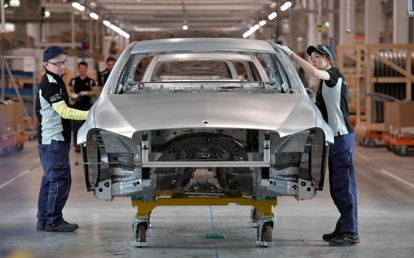 
            Власти рассказали о будущем заводов Mercedes и Toyota в России
        