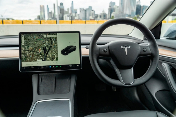 
            Tesla начала тестировать обновленный электроседан Model 3
        