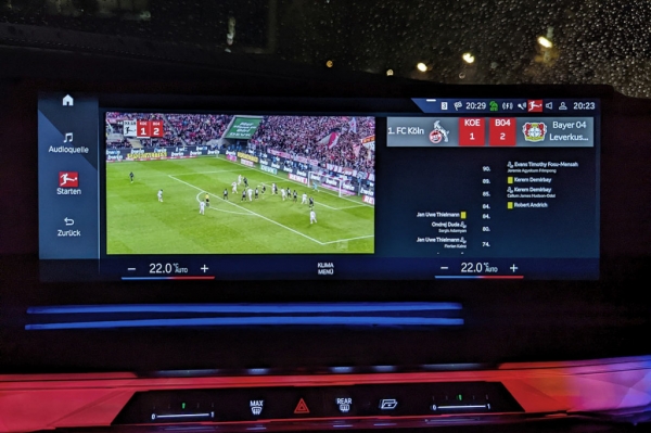 
            На экране мультимедиа BMW начнут показывать футбольные матчи
        