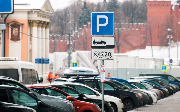 
            Парковку в Москве сделают бесплатной на праздники
        