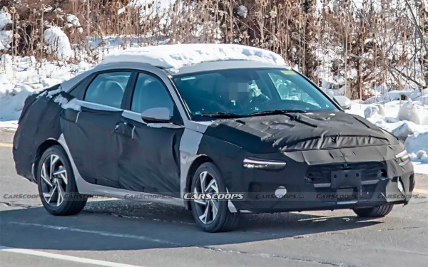 
            Hyundai вывел на тесты обновленную Elantra. Первые фото
        