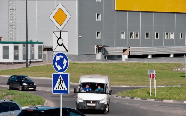 
            В ГИБДД объяснили изменения в правилах проезда по круговым перекресткам
        