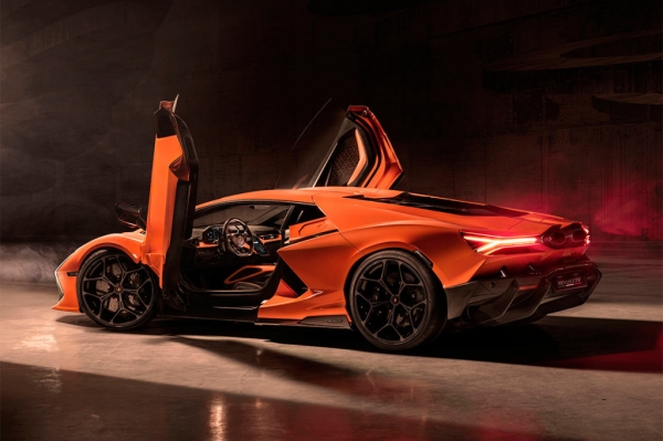 
            Lamborghini представила свой флагманский суперкар. В нем 1015 л.с.
        