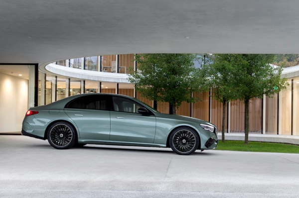 
            Mercedes официально представил новый E-Class
        