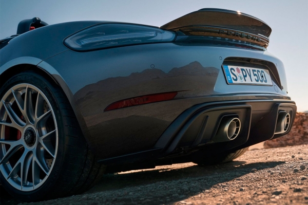 
            Porsche представил свой последний кабриолет с бензиновым двигателем
        