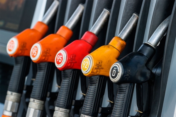 
            «По итогам года цены вырастут». Как изменится стоимость бензина в России
        