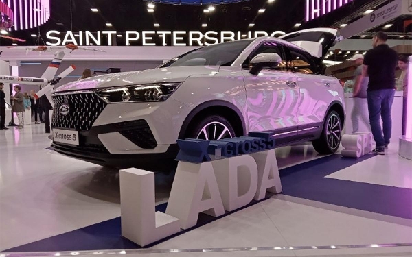 
            В Петербурге представили новый кроссовер Lada
        