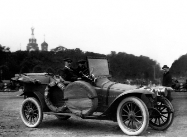 
            Он покорил Монако и Везувий. 114 лет первому российскому серийному авто
        
