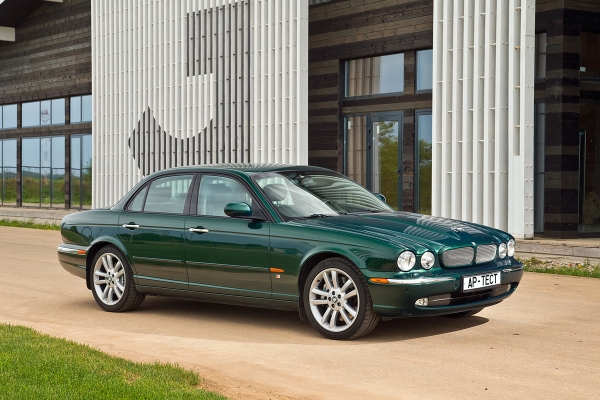 Jaguar XJR двух поколений: чисто английское самоубийство