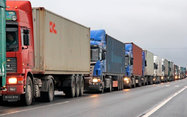 
            Госдума поддержала блокировку иностранных грузовиков за штрафы
        