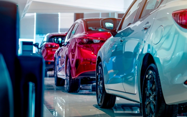 
            За первое полугодие в России продажи машин выросли на 14%
        