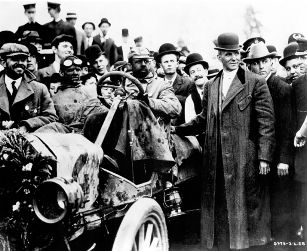 
            Кто такой Генри Форд и как ему удалось построить автомобильную империю
        