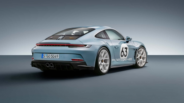 
            Porsche выпустил юбилейную версию спорткупе 911
        