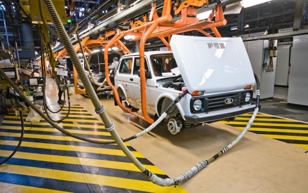 
            Глава АвтоВАЗа заявил, что из-за санкций США выпуск Lada не остановится
        