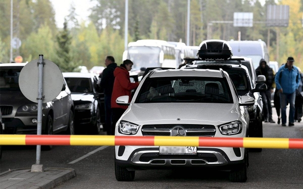 
            Эстония запретила въезд машин с российскими номерами
        