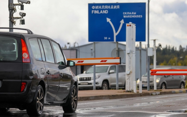 
            Финляндия запретила въезд автомобилей с российскими номерами
        