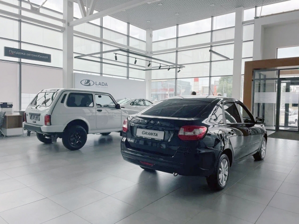 
            Продажи Lada запустили онлайн по заводской цене. Выйдет ли купить дешевле
        