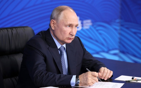 
            Путин пообещал построить скоростные дороги через Сибирь до Тихого океана
        