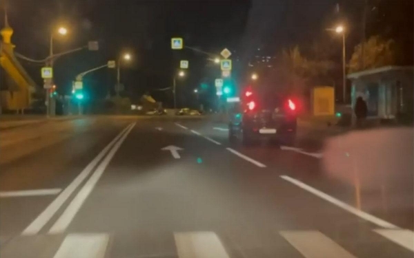 
            В Зеленограде водители удивились светофорам без мигающего зеленого
        